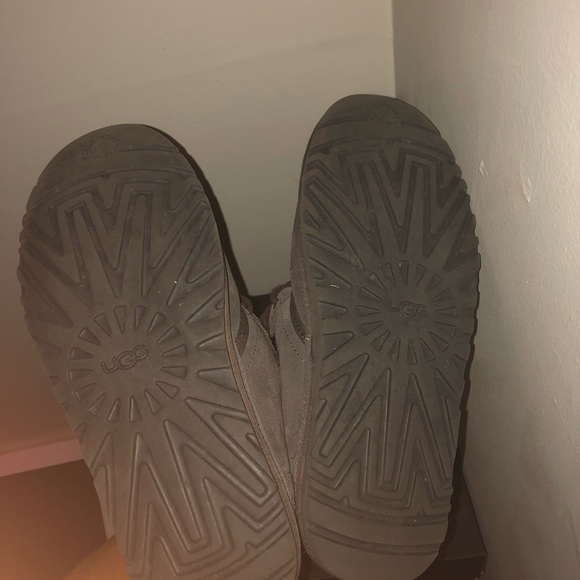 Gray uggs - Picture 4 of 4